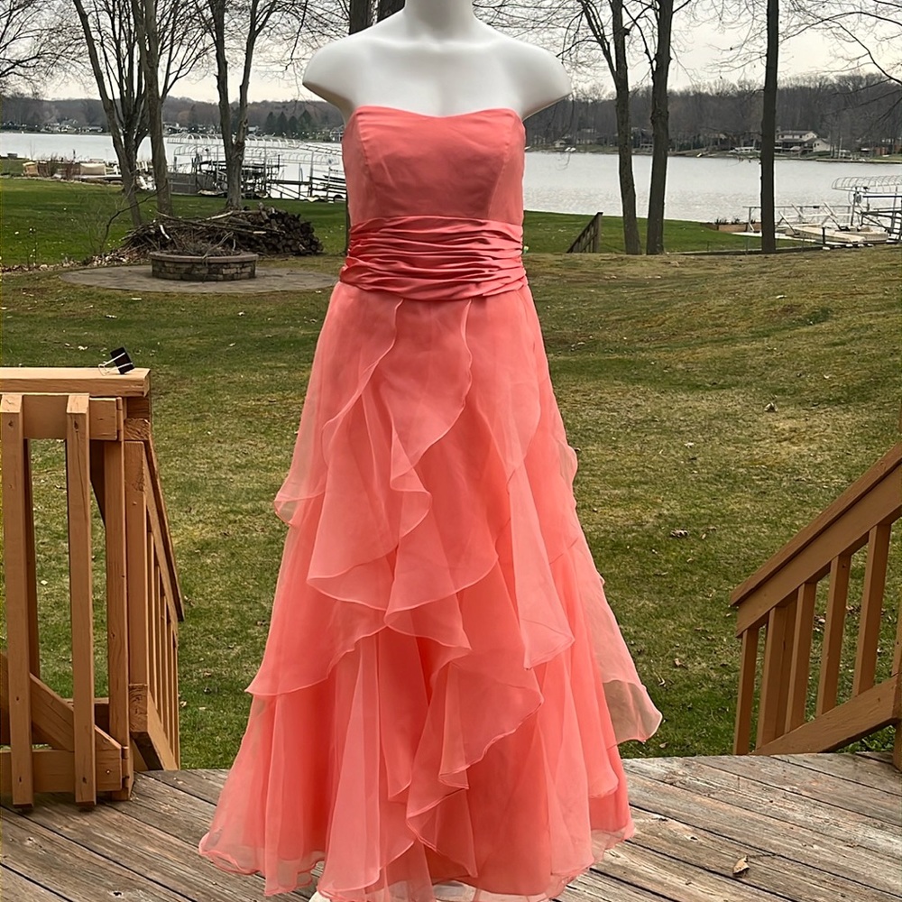 David’s Bridal stunning organza gown 8